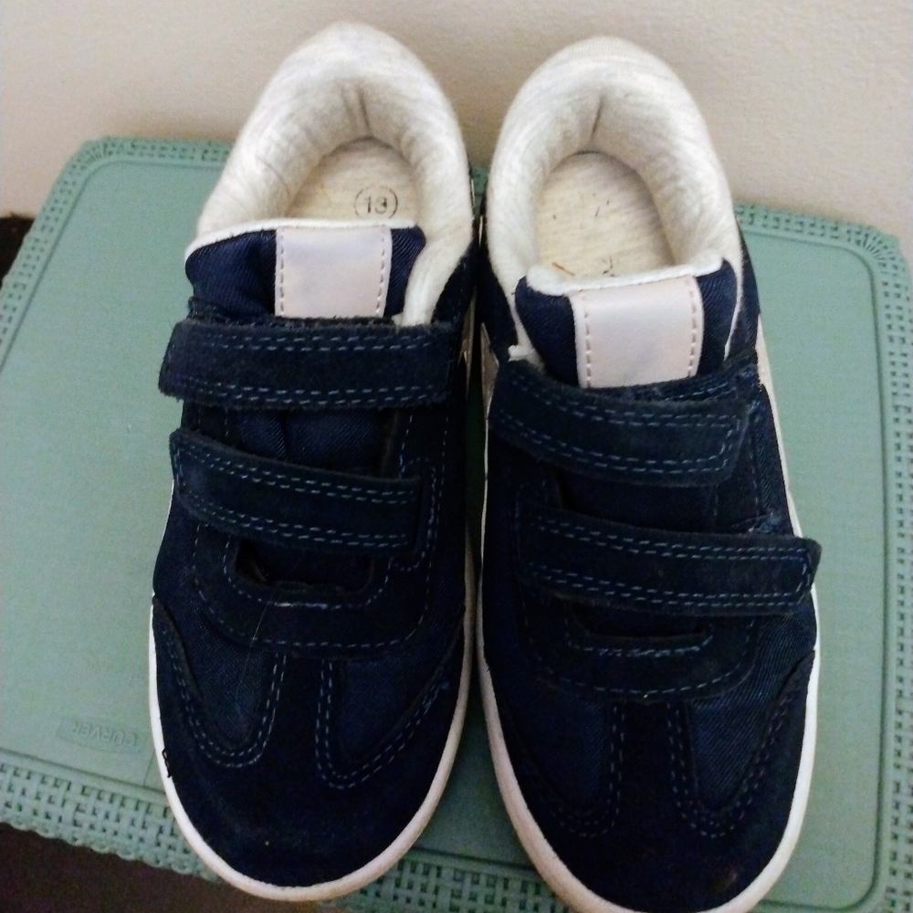 SAVAGE MIJO: Boys Cat & Jack sneakers Size 13 Excellent Condition